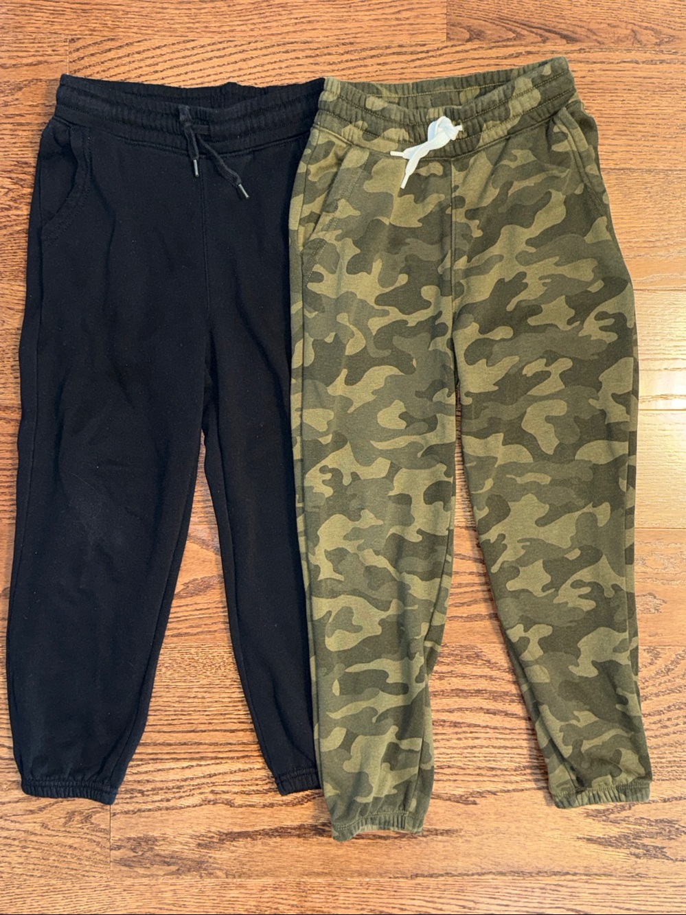 Size 8/M boys bundle of 2 sweatpants from Old Navy. One black, one camo.